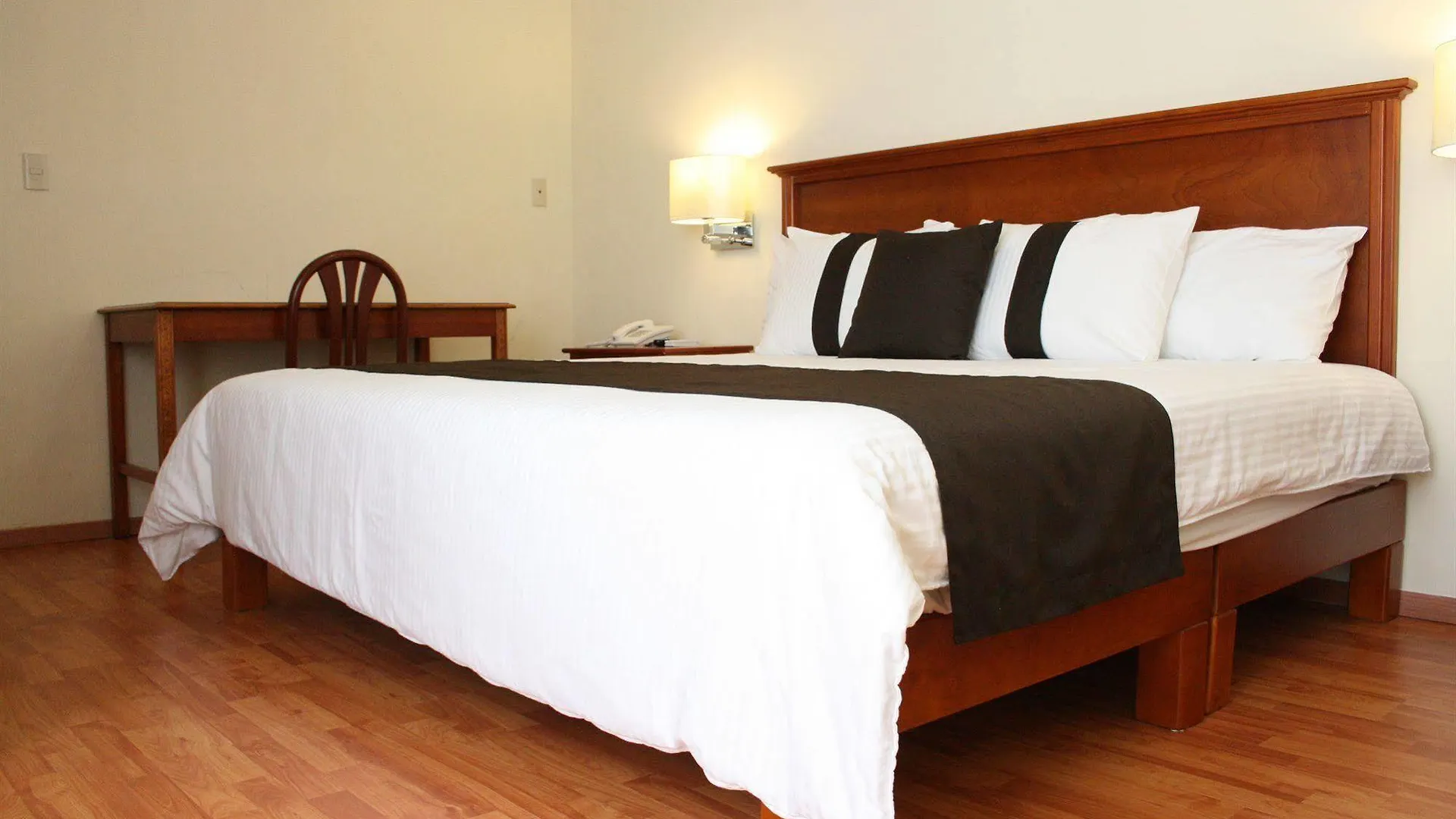 Del Marques Hotel And Suites Guadalajara 4*,